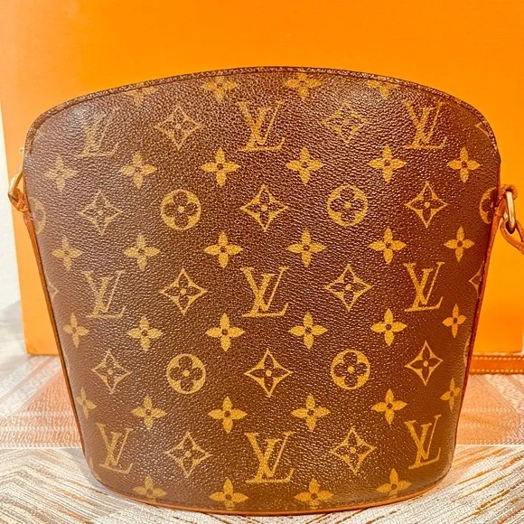 Louis Vuitton Brown Monogram Shoulder Bag - Picture 4 of 16